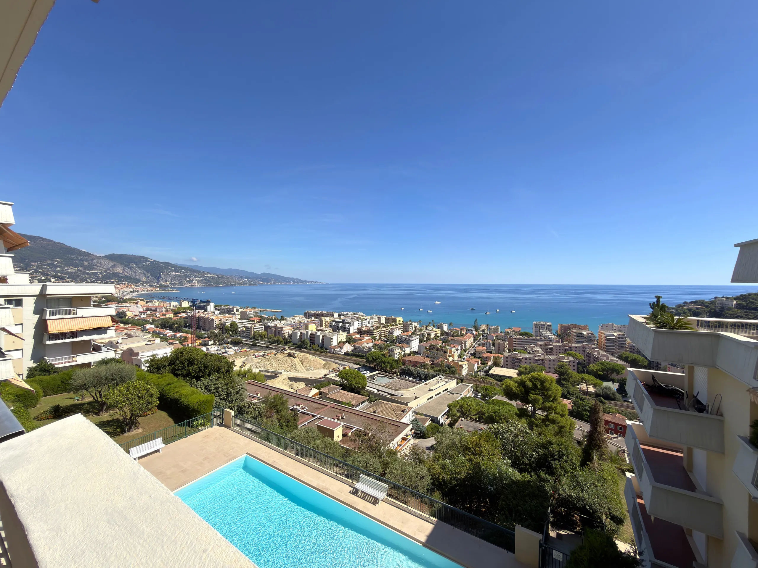 appartement 2 pièces à ROQUEBRUNE CAP MARTIN (06190)